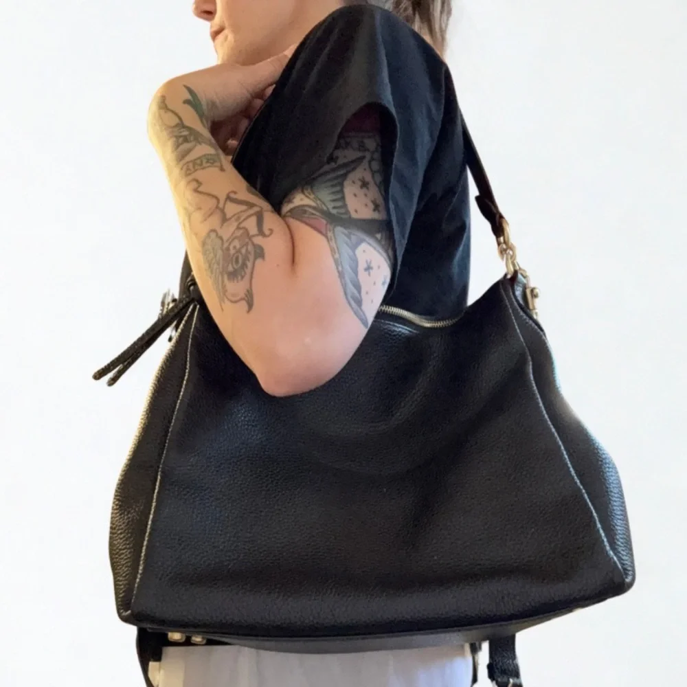 Coach Black Pebbled Leather Shoulder Bag with Gold Hardware - Picture 2 of 8